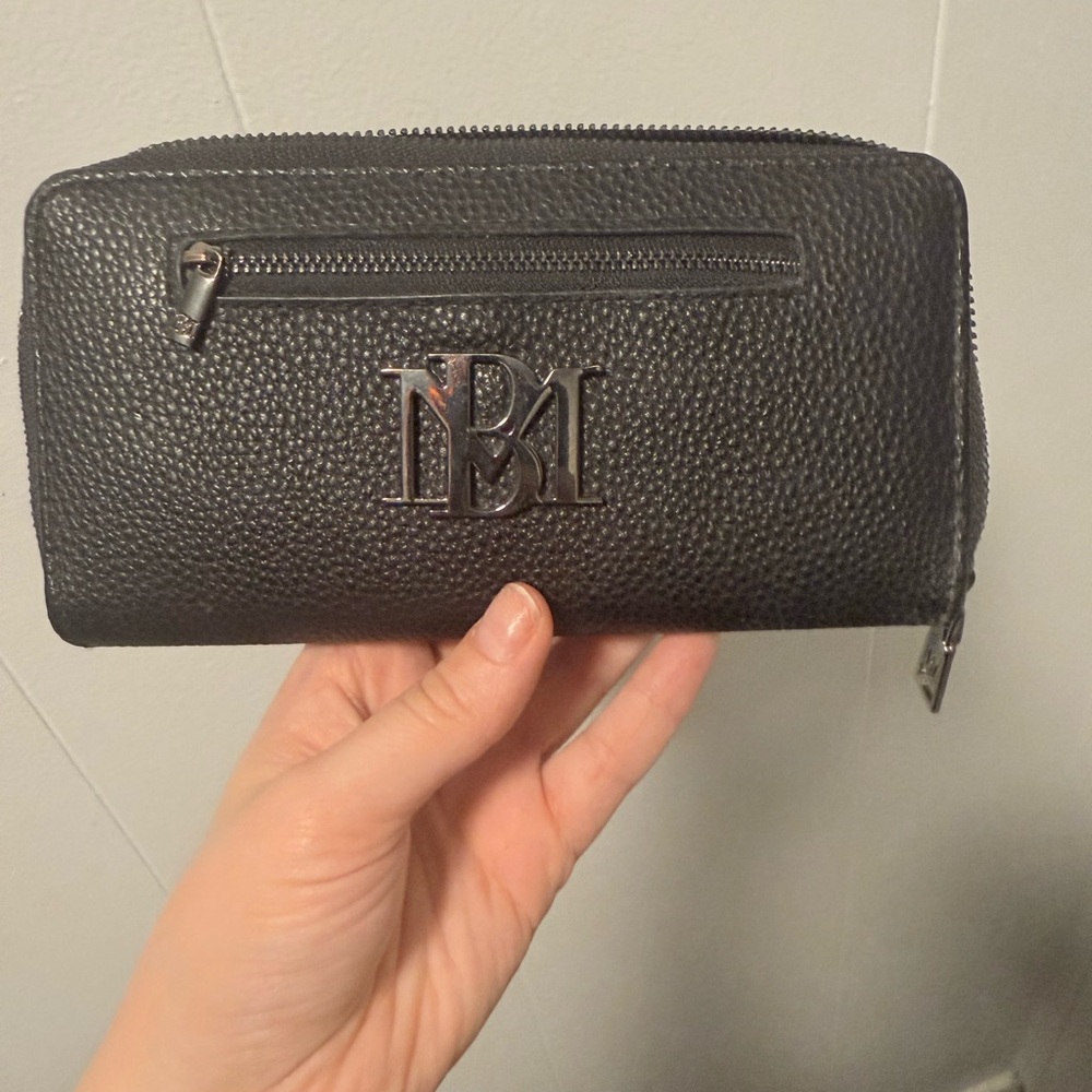 Badgley Mischka Black Faux Leather Textured Wallet